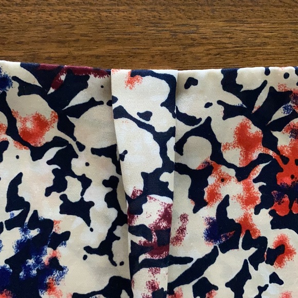 ⚡️ 5/$10 DKNYC Flowy Floral Sleeveless Blouse - Picture 9 of 11